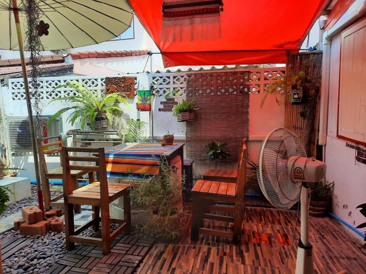 Thaimex Cafe & Homestay Backpackers- Adults Only Prachuap Khiri Khan Buitenkant foto