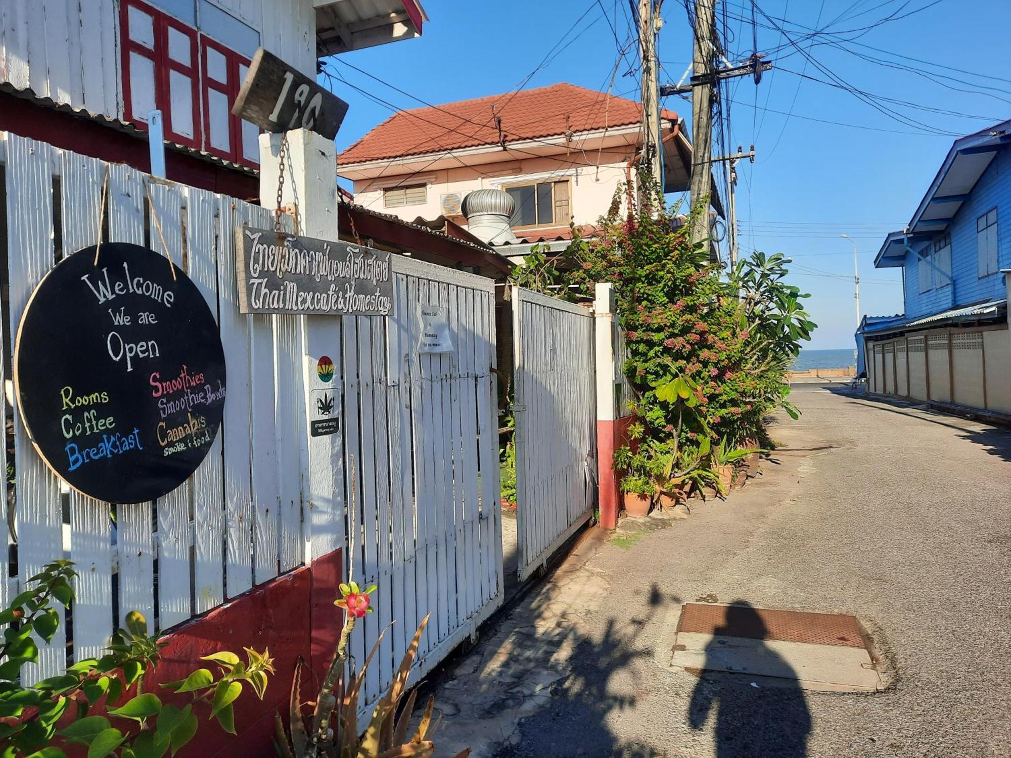 Thaimex Cafe & Homestay Backpackers- Adults Only Prachuap Khiri Khan Buitenkant foto