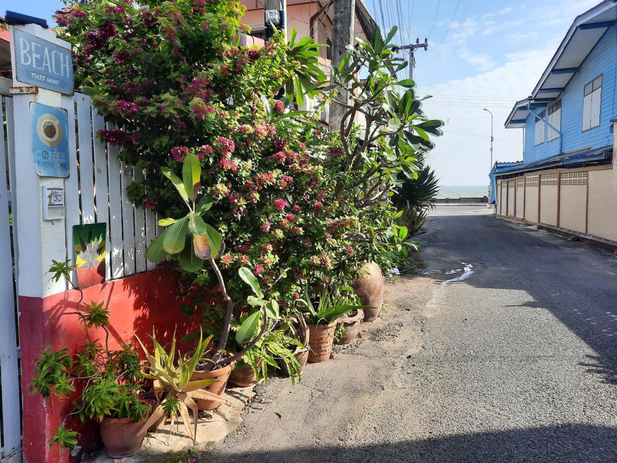 Thaimex Cafe & Homestay Backpackers- Adults Only Prachuap Khiri Khan Buitenkant foto